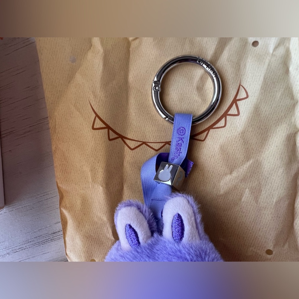 💜 NEW POP MART LABUBU THE MONSTERS PIN FOR LOVE “?” PLUSH PENDANT 💜 - Picture 3 of 12